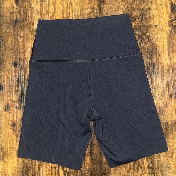 Aerie Women's Black High-Waisted Shorts - Picture 2 of 4